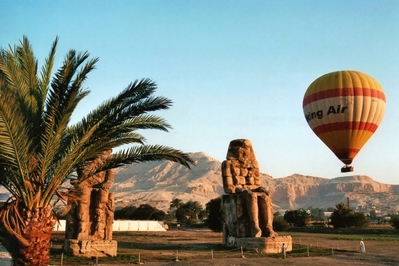 Passeio de balão em Luxor.